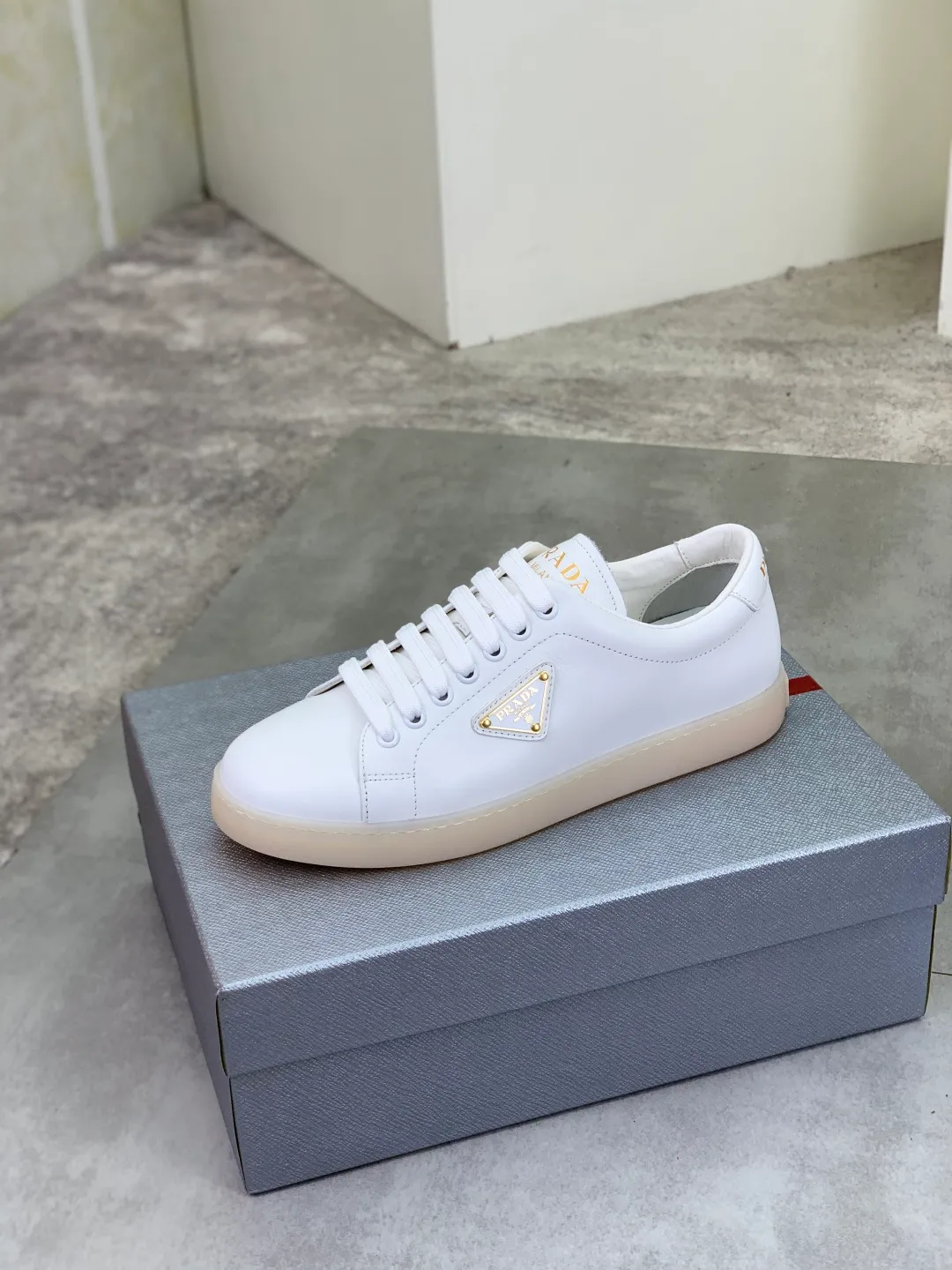 Men's shoes 💰P540💰【New model】The hot model is on the official website, 🆘 The trendy brand (Prada) mainly promotes the hot model, the avant-garde and versatile fashion men's shoes are privately modeled, the cowhide surface is spliced 1:1.. The fashion is simple, the original imported cowhide lining and the cowhide feet; the atmosphere and personality are more fashionable, eye-catching and pursuing class. It will subvert the old idea and be a must-have for fashion trendsetters with you! Must keep it for yourself! Tall and comfortable, large and low, high-end quality workmanship. Size: 38-45; 3️⃣colors available.